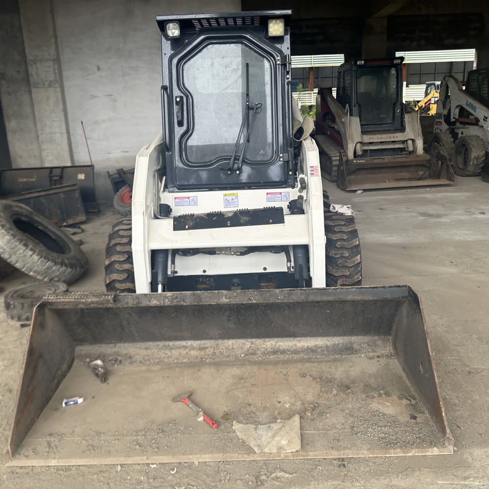 BOBCAT S130 Skid Steer Loader Click for Discount - Mini pá carregadora: foto 1 BOBCAT S130 Skid Steer Loader Click for Discount - Mini pá carregadora: foto 1