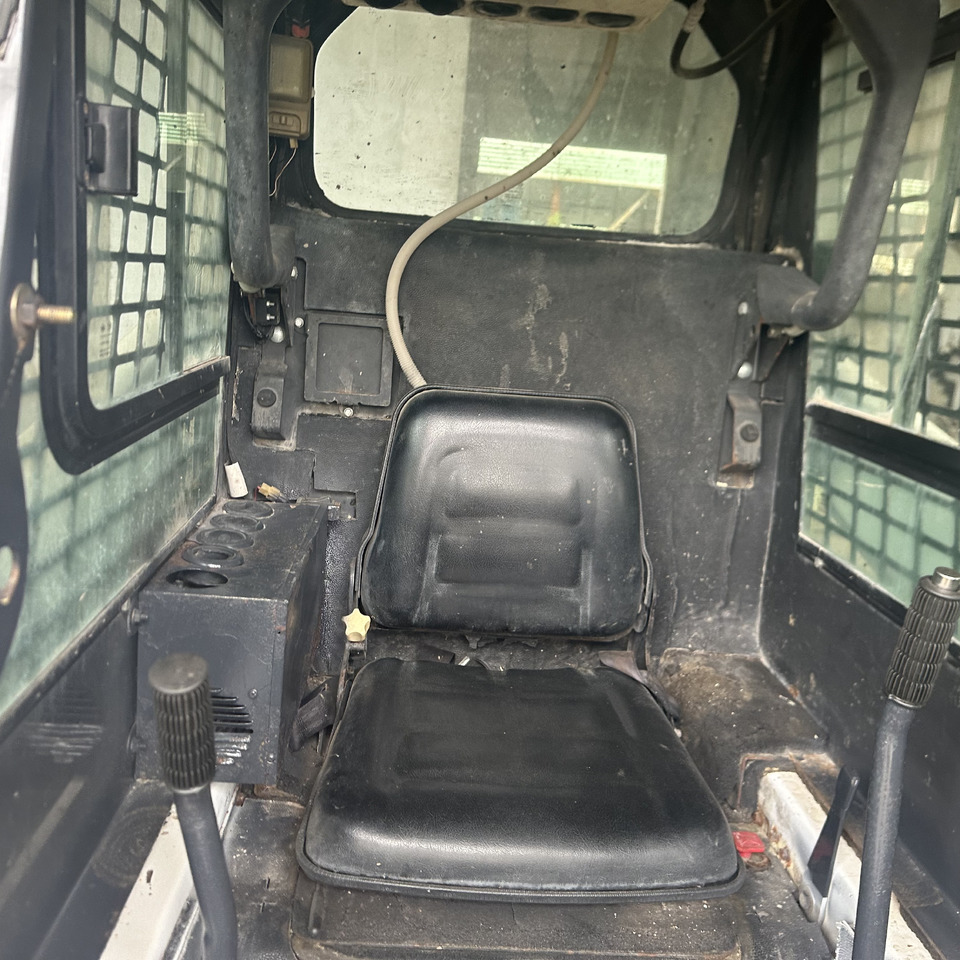 BOBCAT S130 Skid Steer Loader Click for Discount - Mini pá carregadora: foto 5 BOBCAT S130 Skid Steer Loader Click for Discount - Mini pá carregadora: foto 5