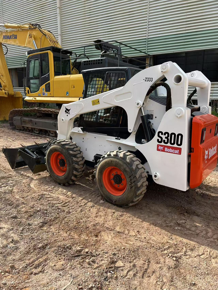 BOBCAT S300 - Mini pá carregadora: foto 3 BOBCAT S300 - Mini pá carregadora: foto 3