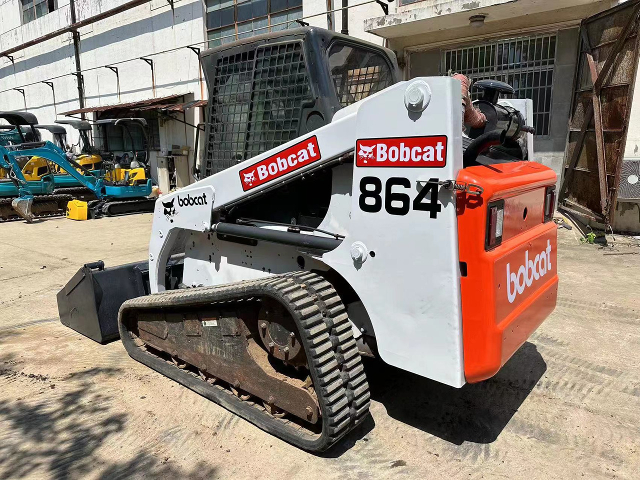 BOBCAT Skid Steer Loader - Mini pá carregadora: foto 1 BOBCAT Skid Steer Loader - Mini pá carregadora: foto 1