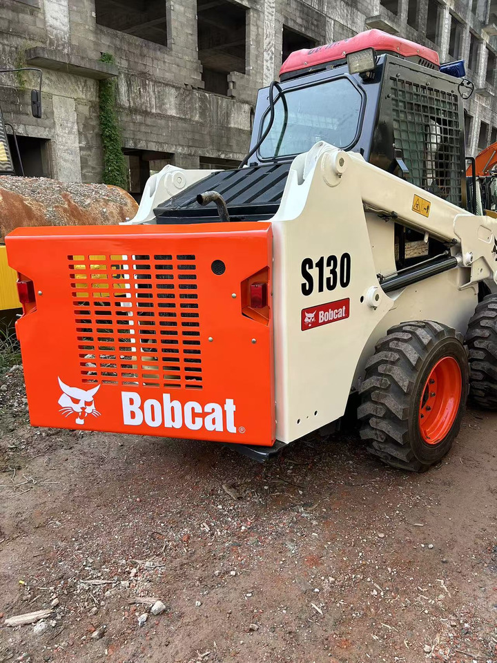 BOBCAT Skid Steer Loader S130 - Mini pá carregadora: foto 3 BOBCAT Skid Steer Loader S130 - Mini pá carregadora: foto 3