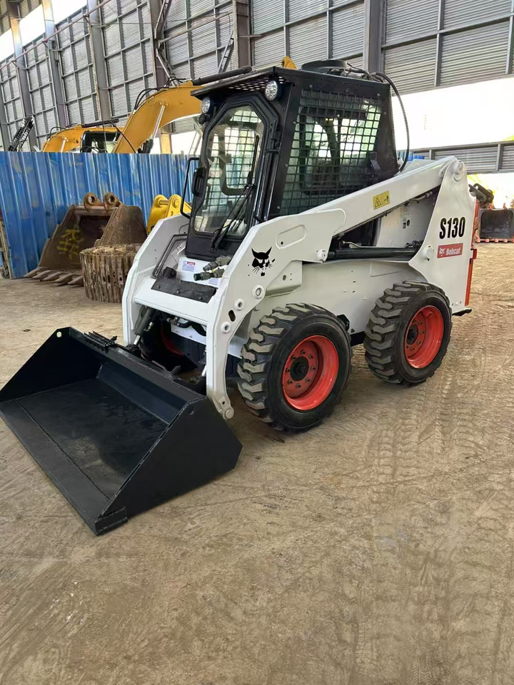 BOBCAT Skid Steer Loader S130 - Mini pá carregadora: foto 2 BOBCAT Skid Steer Loader S130 - Mini pá carregadora: foto 2