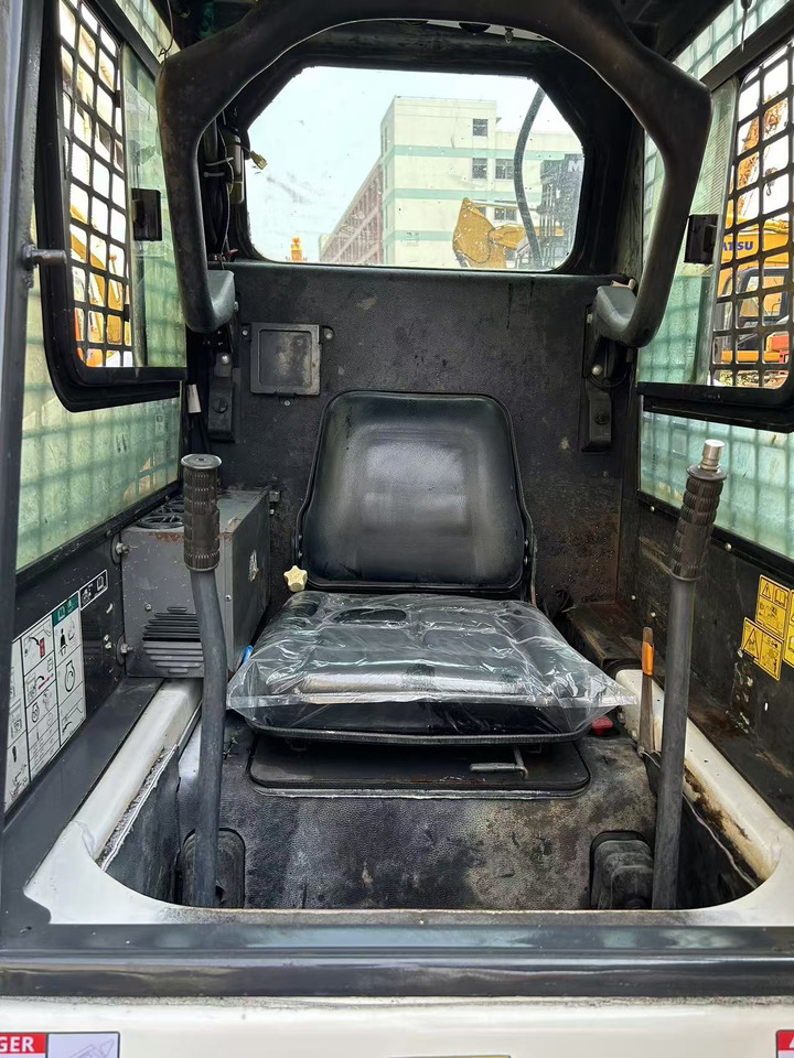 BOBCAT Skid Steer Loader S130 - Mini pá carregadora: foto 5 BOBCAT Skid Steer Loader S130 - Mini pá carregadora: foto 5