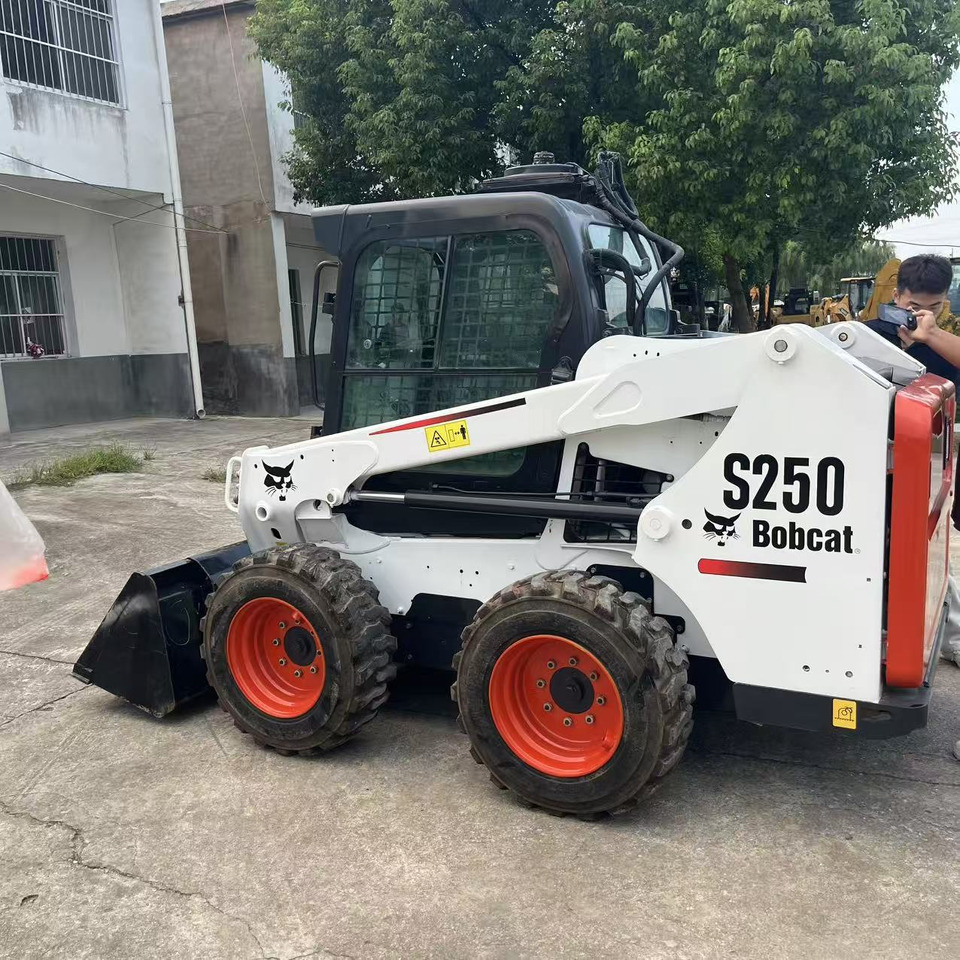 BOBCAT Skid Steer Loader S250 New Condition Hours True - Mini pá carregadora: foto 4 BOBCAT Skid Steer Loader S250 New Condition Hours True - Mini pá carregadora: foto 4