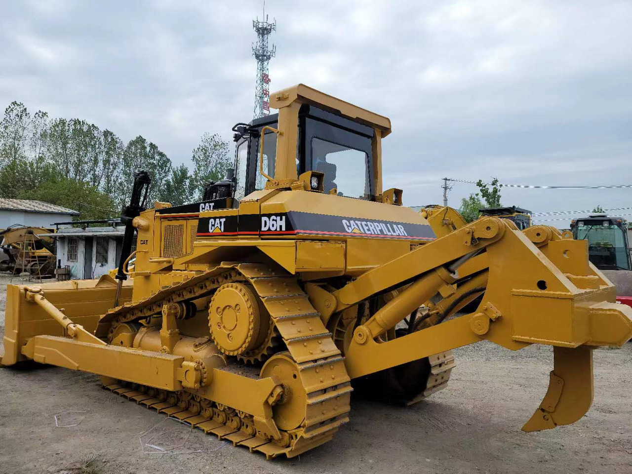 CATERPILLAR D6H - Buldôzer: foto 4 CATERPILLAR D6H - Buldôzer: foto 4