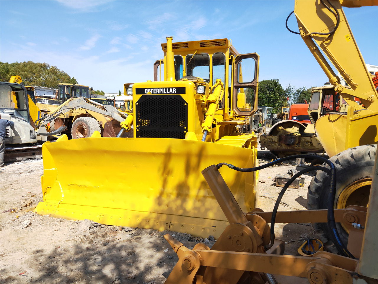 CATERPILLAR D8K - Buldôzer: foto 1 CATERPILLAR D8K - Buldôzer: foto 1