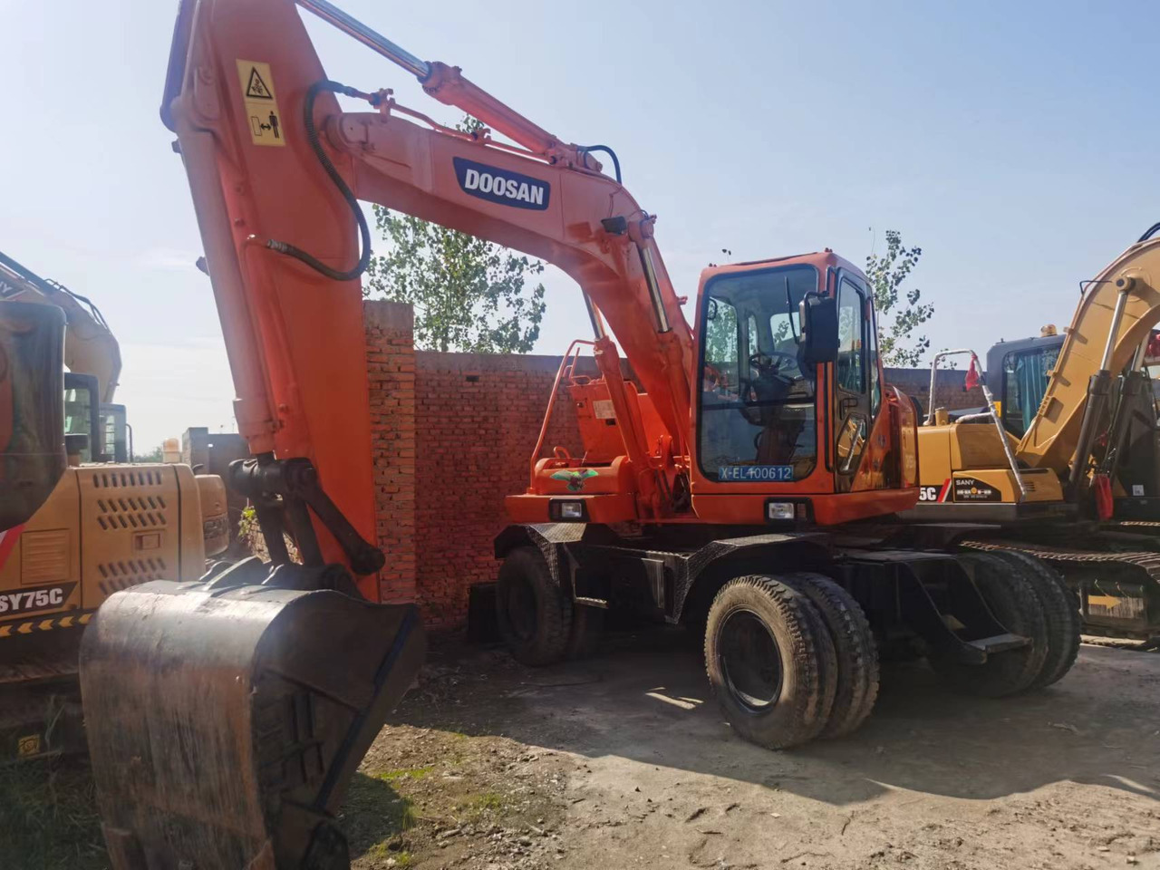 DOOSAN DH150W-7 - Escavadora de rastos: foto 1 DOOSAN DH150W-7 - Escavadora de rastos: foto 1