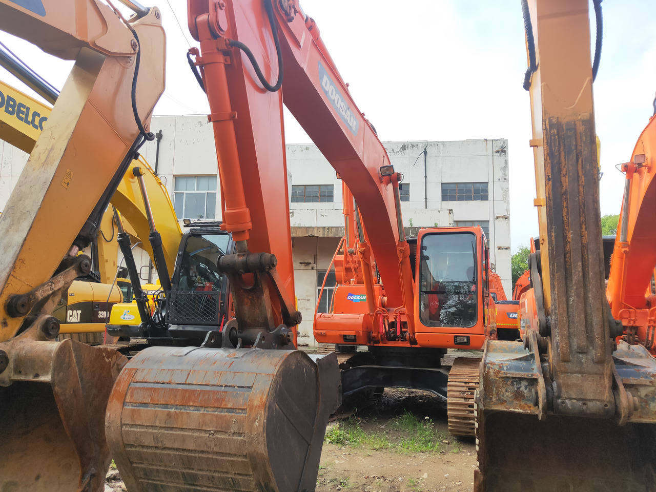 DOOSAN DH215LC-9 - Escavadora de rastos: foto 5 DOOSAN DH215LC-9 - Escavadora de rastos: foto 5