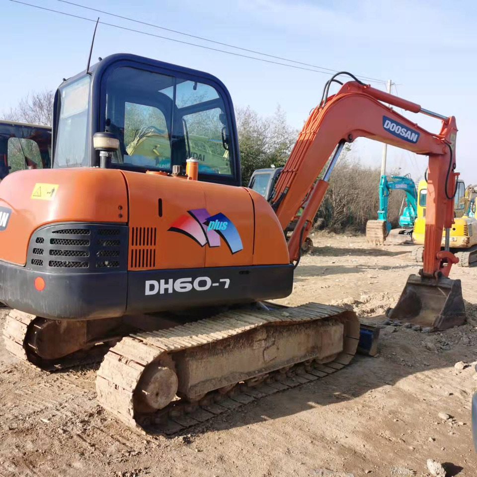 DOOSAN DH60-7 - Escavadora de rastos: foto 1 DOOSAN DH60-7 - Escavadora de rastos: foto 1