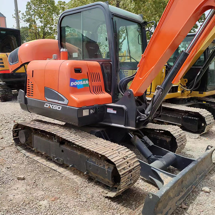 DOOSAN DH60 - Escavadora de rastos: foto 1 DOOSAN DH60 - Escavadora de rastos: foto 1