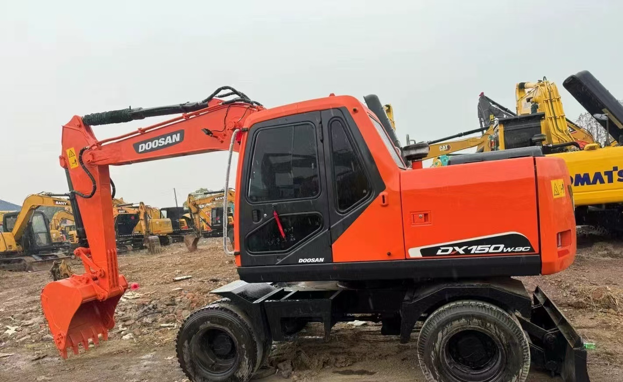 DOOSAN DX150W Wheel Excavator Good Condition - Escavadeira de rodas: foto 2 DOOSAN DX150W Wheel Excavator Good Condition - Escavadeira de rodas: foto 2