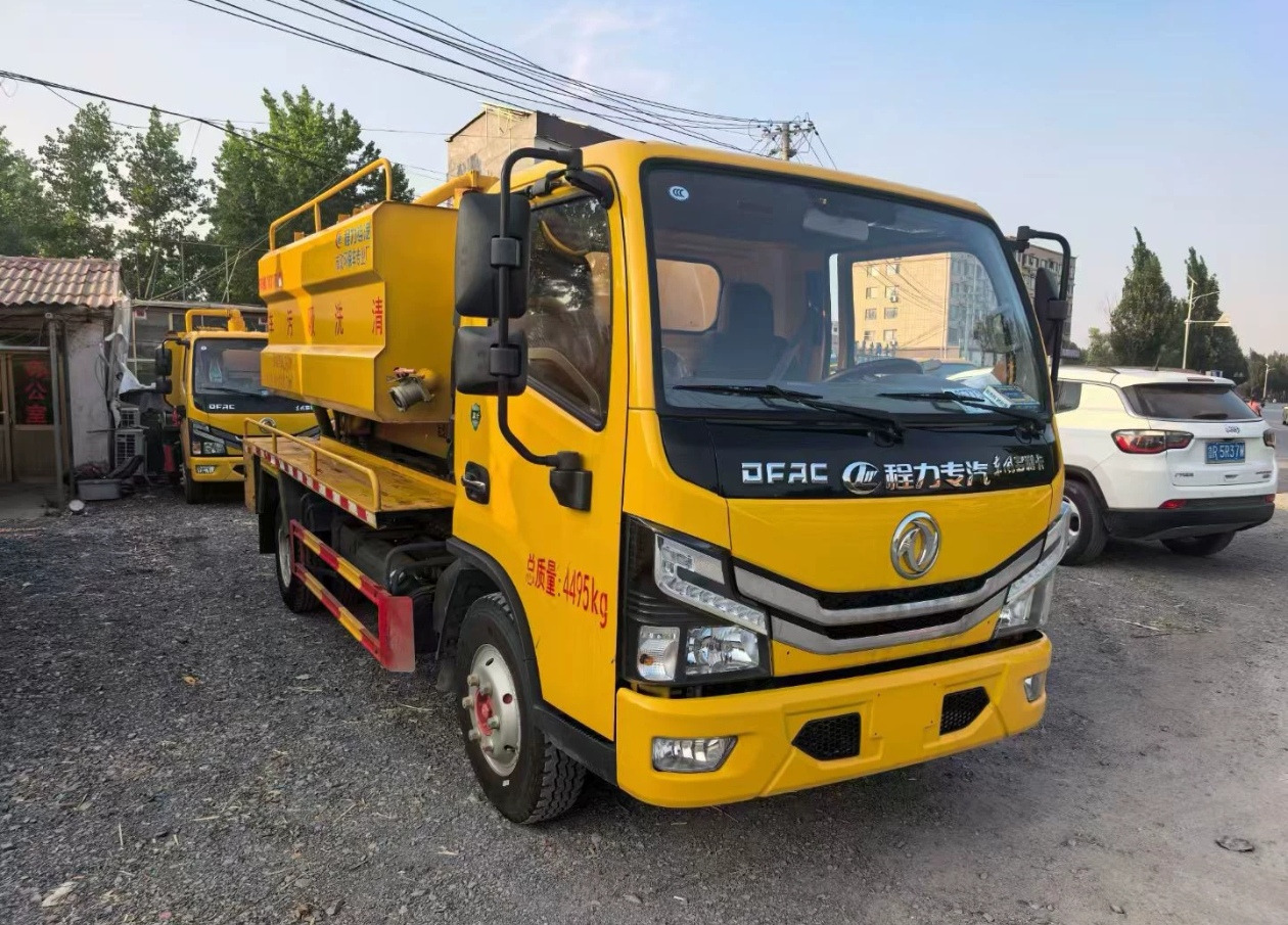 DongFeng Small Sewage Truck - Caminhão limpa fossa: foto 2 DongFeng Small Sewage Truck - Caminhão limpa fossa: foto 2
