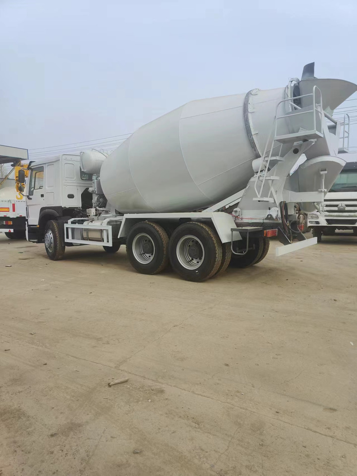 HOWO 375 Cement Mixer Truck 6*4 - Camião betoneira: foto 4 HOWO 375 Cement Mixer Truck 6*4 - Camião betoneira: foto 4