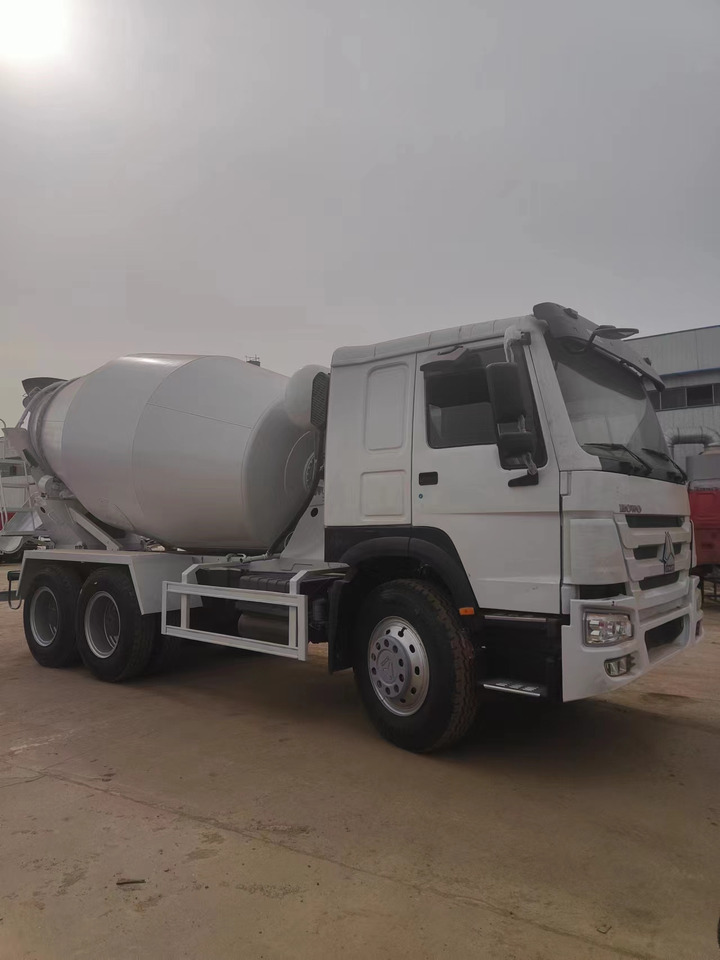 HOWO 375 Cement Mixer Truck 6*4 - Camião betoneira: foto 3 HOWO 375 Cement Mixer Truck 6*4 - Camião betoneira: foto 3