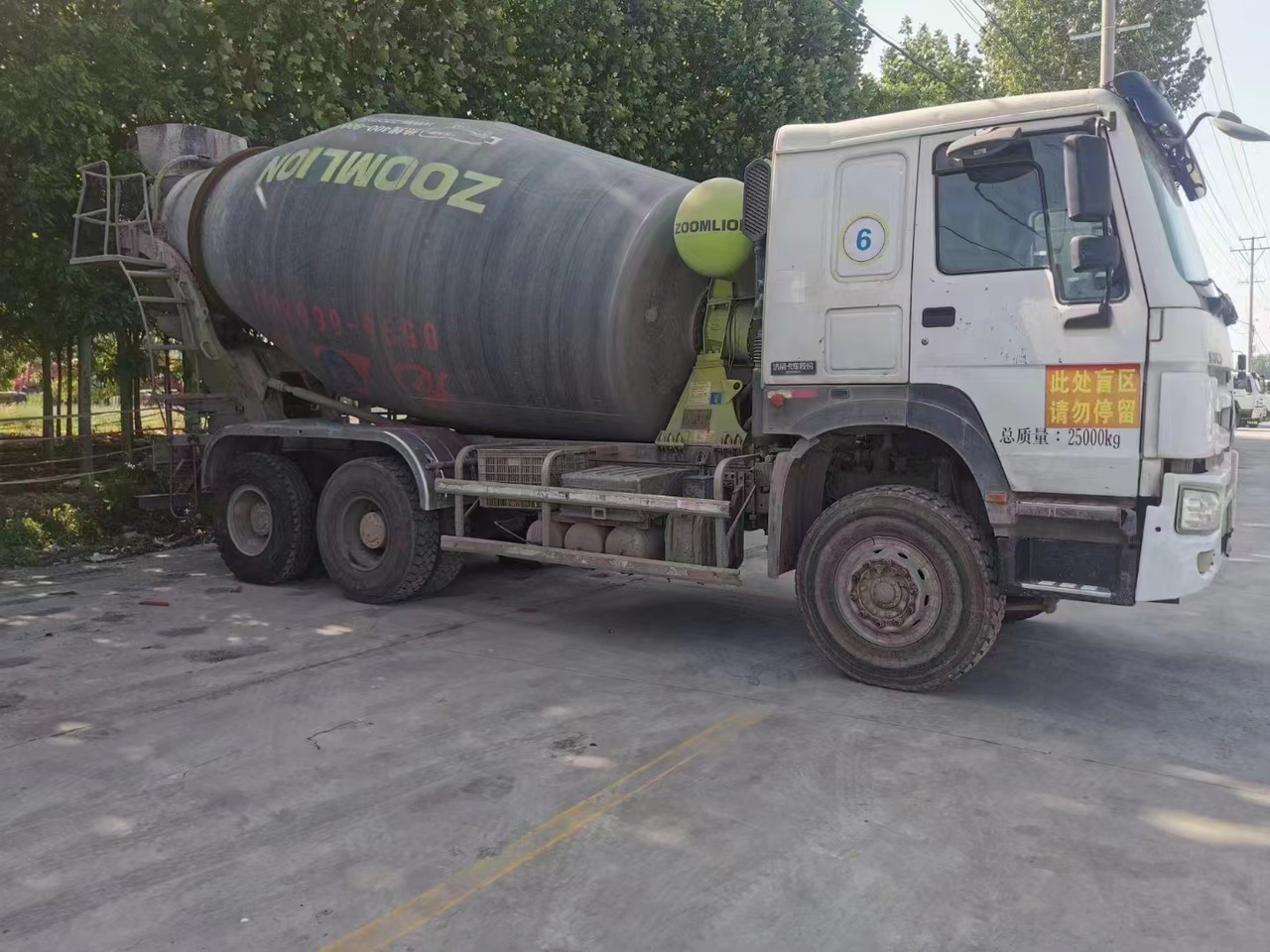 HOWO 6*4 Cement Mixer Truck - Camião betoneira: foto 4 HOWO 6*4 Cement Mixer Truck - Camião betoneira: foto 4
