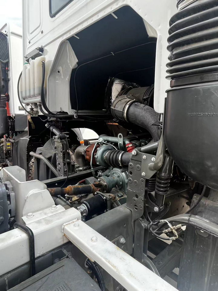 HOWO Cement Mixer Truck 12cube Click Here for Discount - Camião betoneira: foto 2 HOWO Cement Mixer Truck 12cube Click Here for Discount - Camião betoneira: foto 2