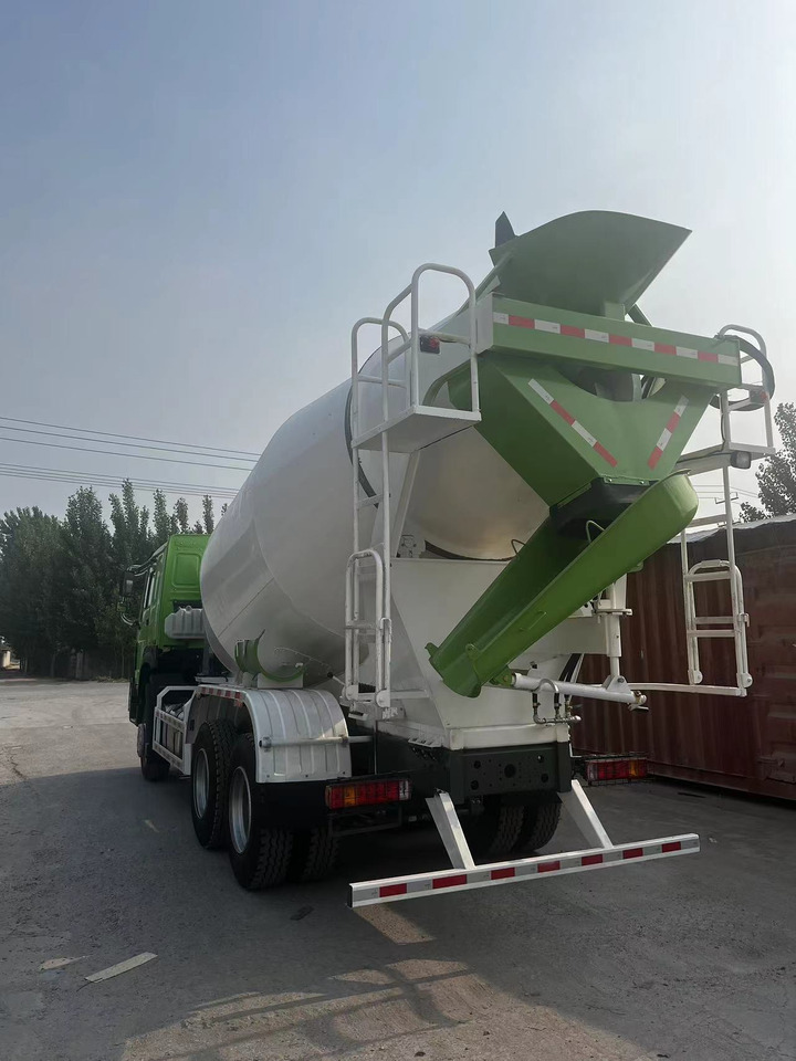 HOWO Cement Mixer Truck 6*4 - Camião betoneira: foto 5 HOWO Cement Mixer Truck 6*4 - Camião betoneira: foto 5