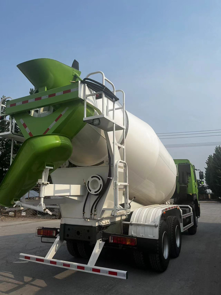 HOWO Cement Mixer Truck 6*4 - Camião betoneira: foto 4 HOWO Cement Mixer Truck 6*4 - Camião betoneira: foto 4