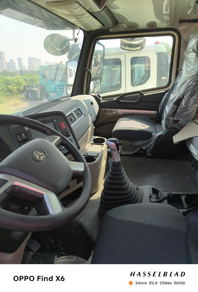 HOWO HaoHan N5G Cement Mixer Truck - Camião betoneira: foto 5 HOWO HaoHan N5G Cement Mixer Truck - Camião betoneira: foto 5