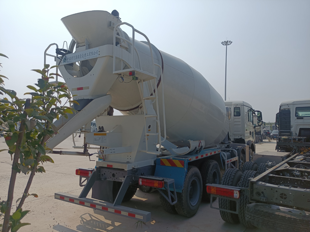 HOWO TX350 Cement Mixer Truck - Camião betoneira: foto 5 HOWO TX350 Cement Mixer Truck - Camião betoneira: foto 5