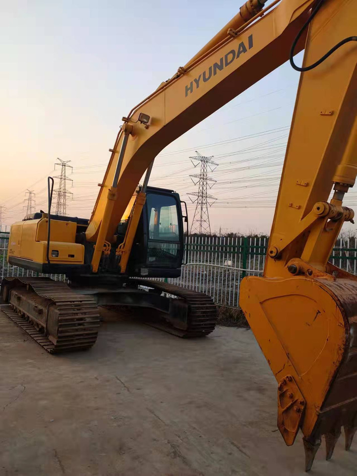 HYUNDAI R225LC-7 - Escavadora de rastos: foto 4 HYUNDAI R225LC-7 - Escavadora de rastos: foto 4
