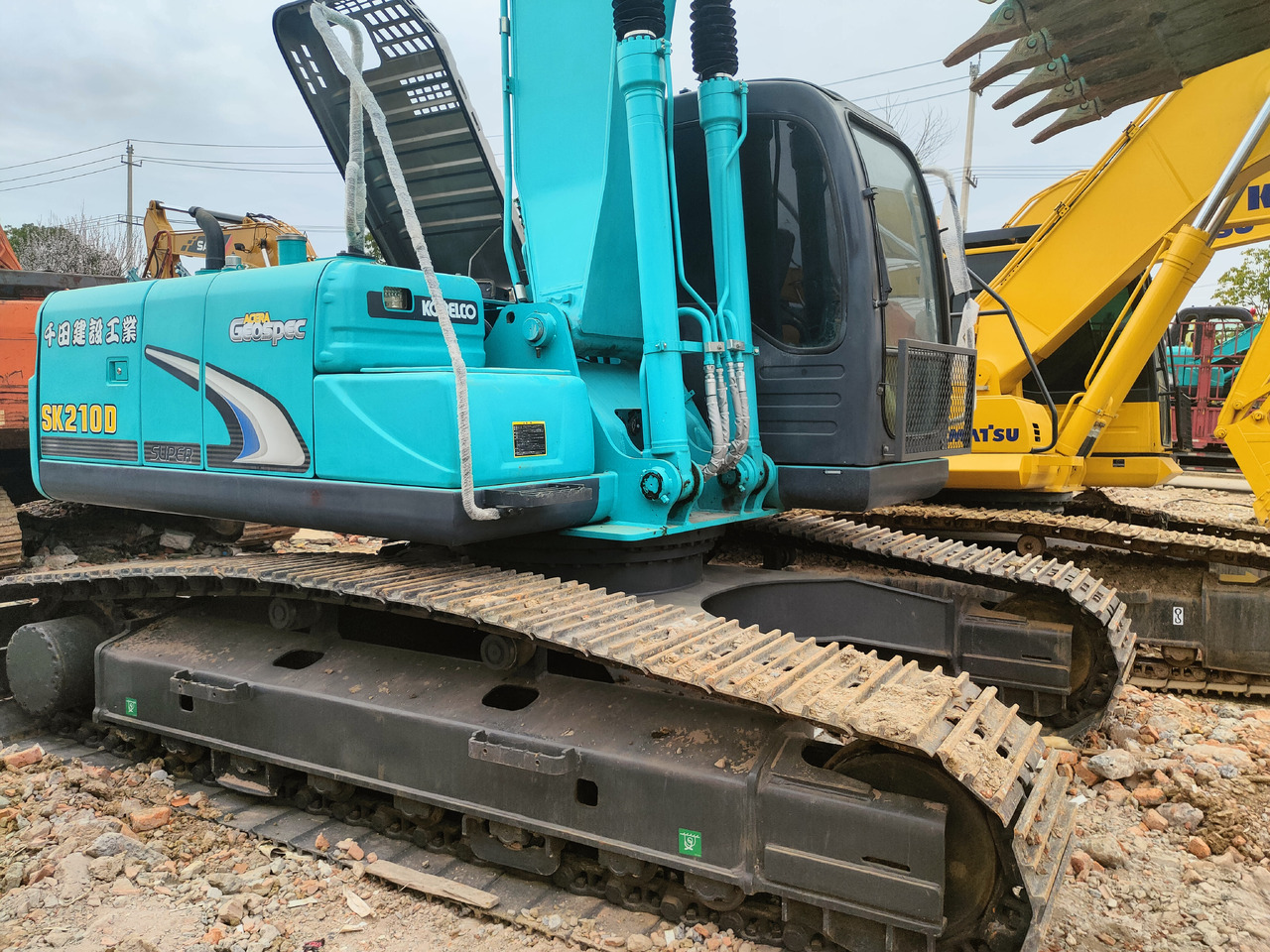 KOBELCO SK210D - Escavadora de rastos: foto 5 KOBELCO SK210D - Escavadora de rastos: foto 5