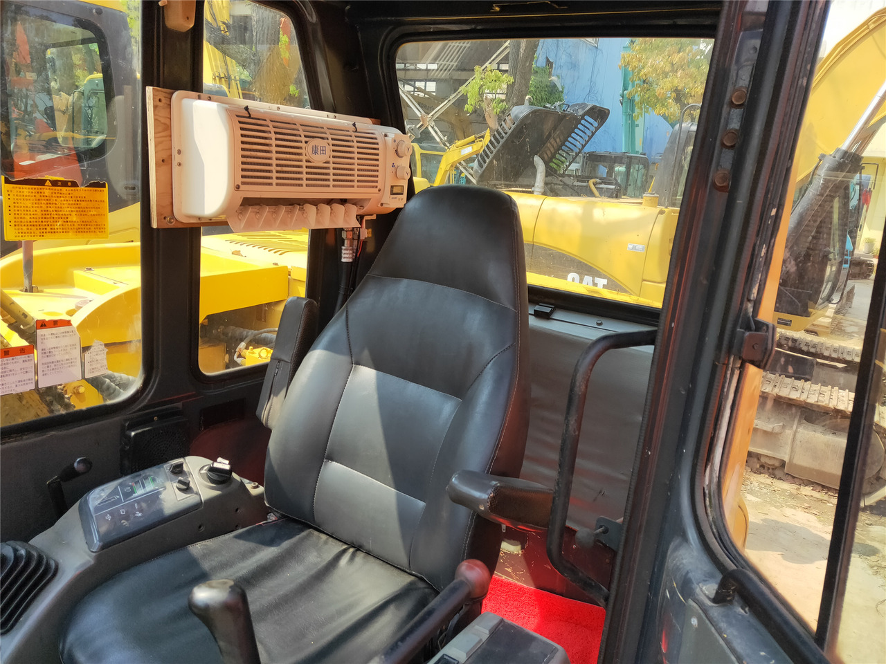 KOMATSU PC60 Mini Excavator - Mini escavadeira: foto 3 KOMATSU PC60 Mini Excavator - Mini escavadeira: foto 3