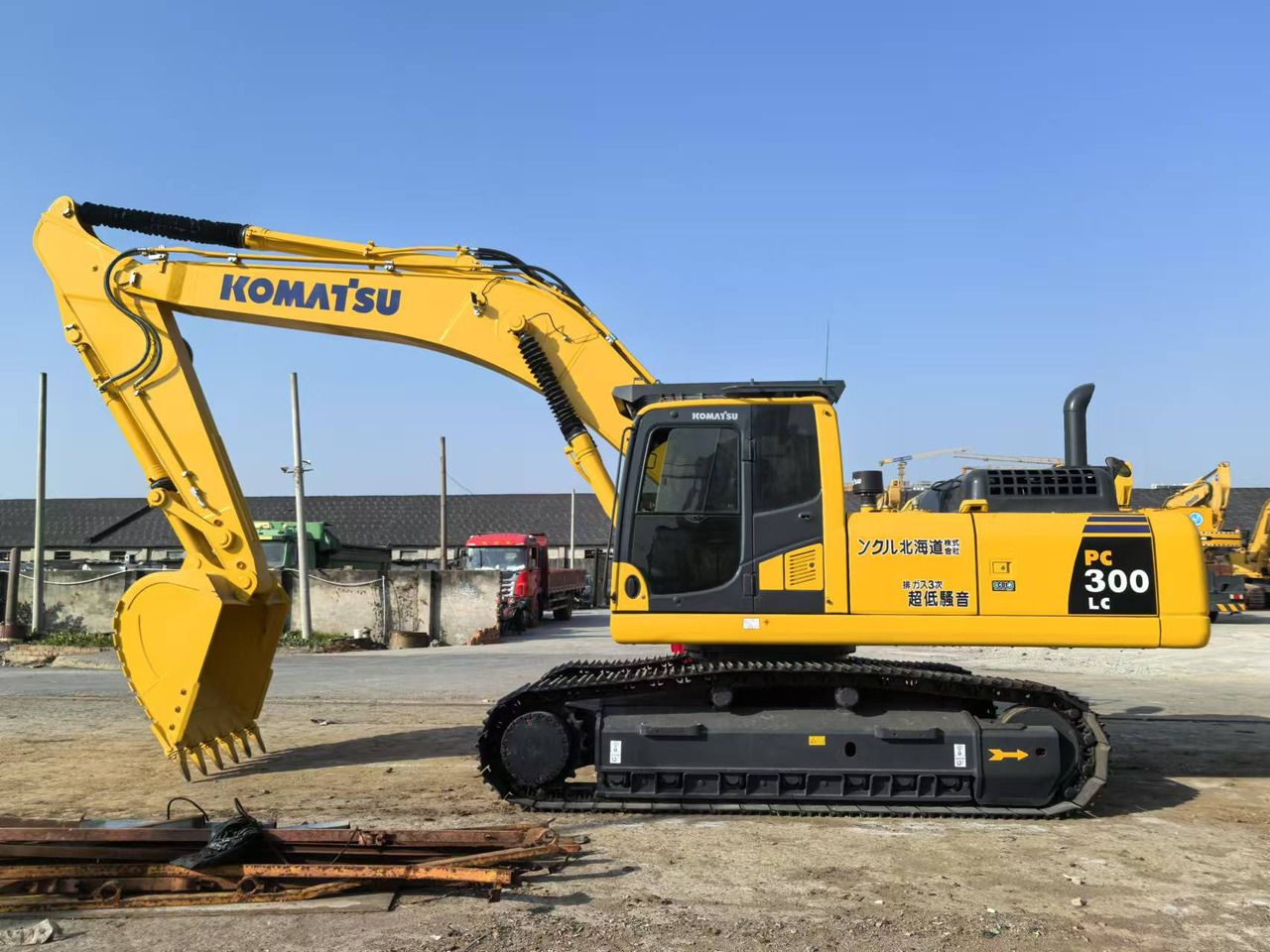 KOMATSU PC300-8 - Máquina de construção: foto 1 KOMATSU PC300-8 - Máquina de construção: foto 1