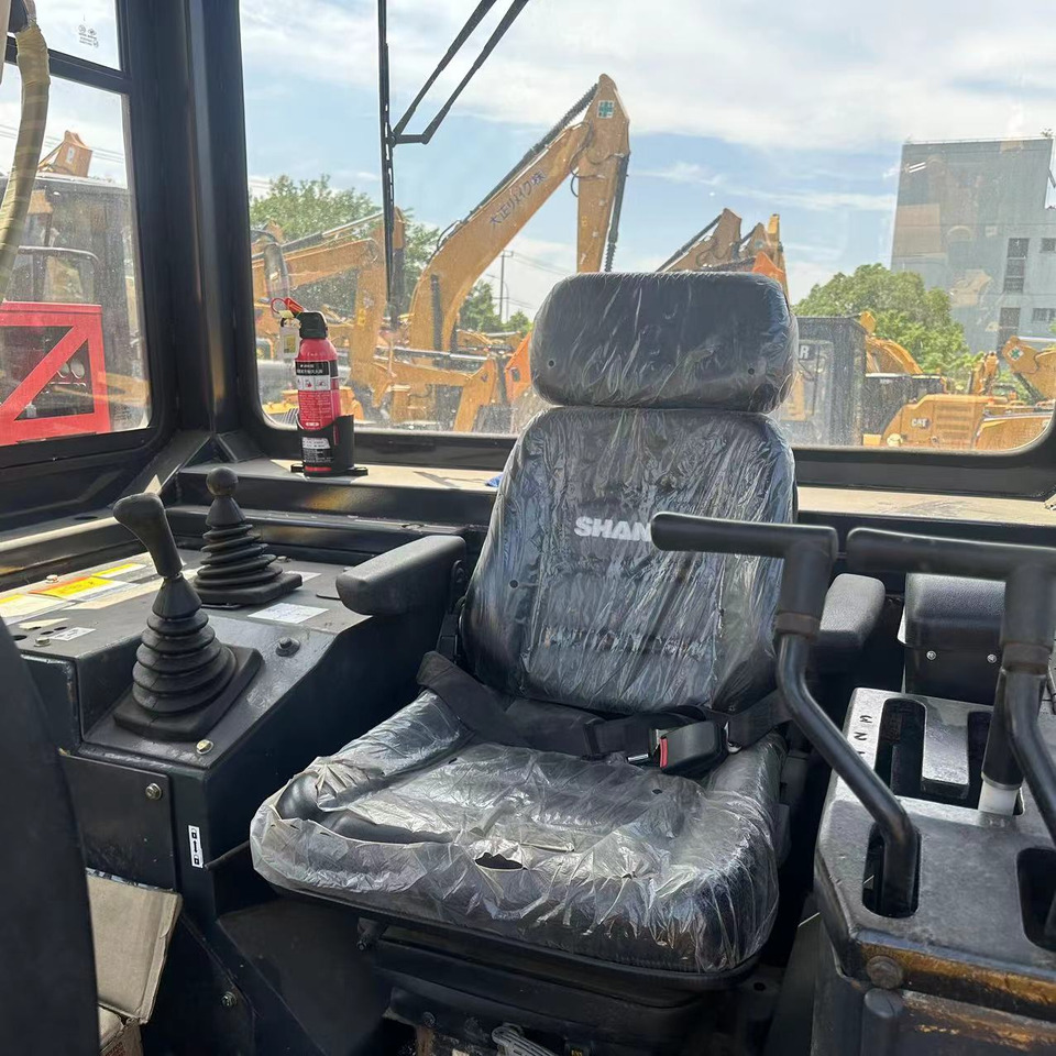 SHANTUI Bulldozer SD 32 Low Hours Good Condition - Buldôzer: foto 4 SHANTUI Bulldozer SD 32 Low Hours Good Condition - Buldôzer: foto 4
