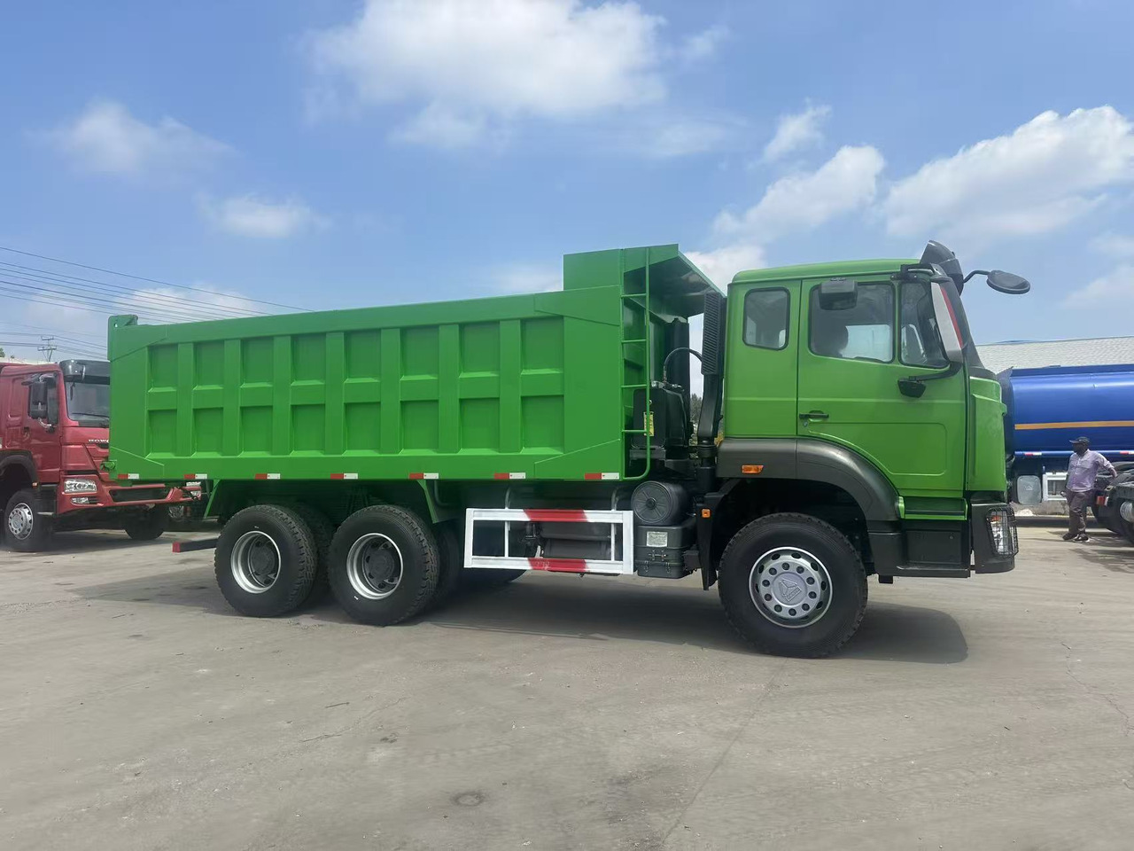 SINOTRUK HOWO 6x4 Dump Truck Click for Discount - Camião basculante: foto 4 SINOTRUK HOWO 6x4 Dump Truck Click for Discount - Camião basculante: foto 4