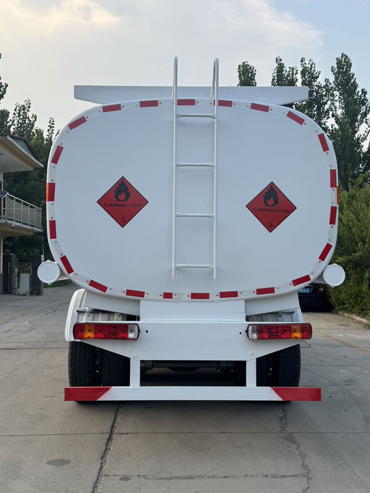 SINOTRUK Howo Fuel Tanker Click Here For DISCOUNT - Caminhão tanque: foto 4 SINOTRUK Howo Fuel Tanker Click Here For DISCOUNT - Caminhão tanque: foto 4