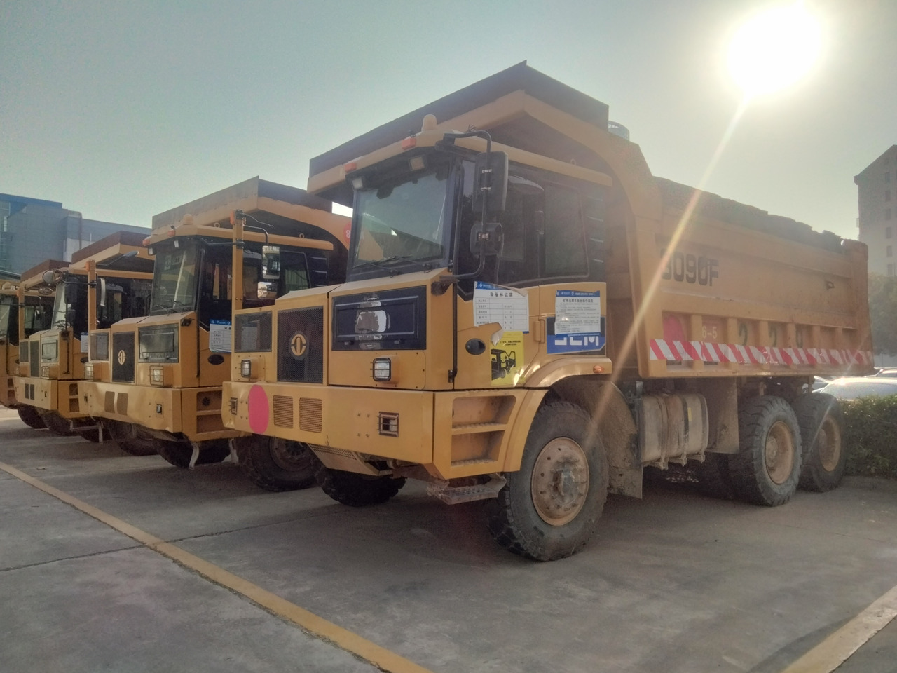 Shangong Wide-body Dump Truck 3090F - Camião basculante: foto 4 Shangong Wide-body Dump Truck 3090F - Camião basculante: foto 4