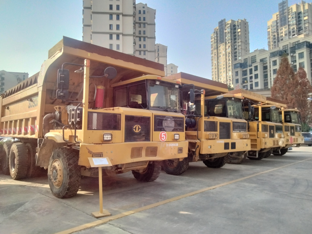 Shangong Wide-body Dump Truck 3090F - Camião basculante: foto 5 Shangong Wide-body Dump Truck 3090F - Camião basculante: foto 5