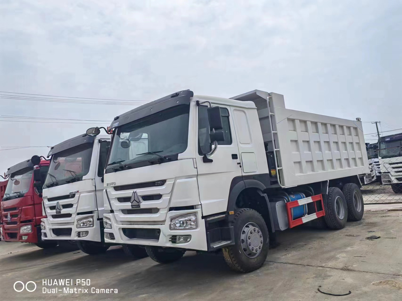 Sino HOWO 6x4 Dump Truck Click for Discount - Camião basculante: foto 1 Sino HOWO 6x4 Dump Truck Click for Discount - Camião basculante: foto 1