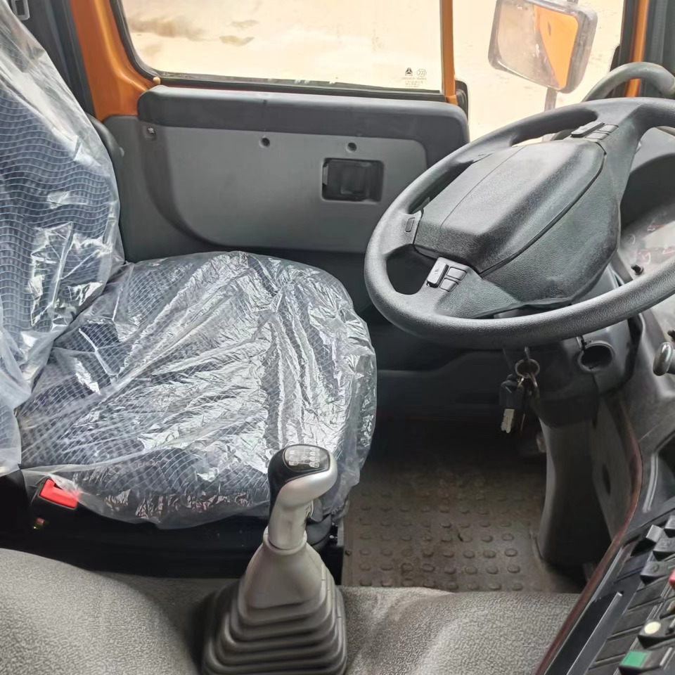 Sino HOWO 8x4 Dump Truck Click for Discount - Camião basculante: foto 3 Sino HOWO 8x4 Dump Truck Click for Discount - Camião basculante: foto 3