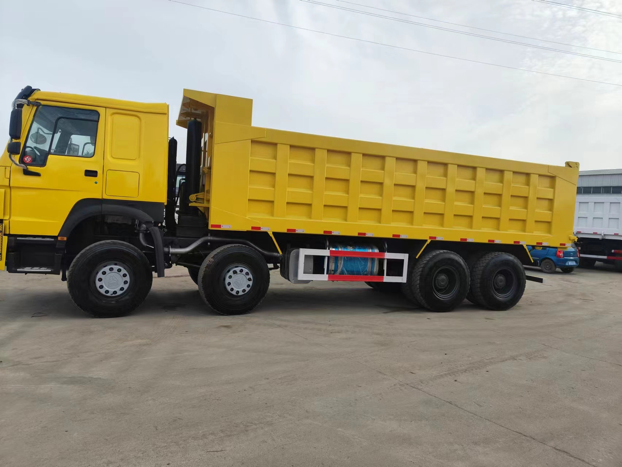 Sino HOWO 8x4 Dump Truck Click for Discount - Camião basculante: foto 2 Sino HOWO 8x4 Dump Truck Click for Discount - Camião basculante: foto 2