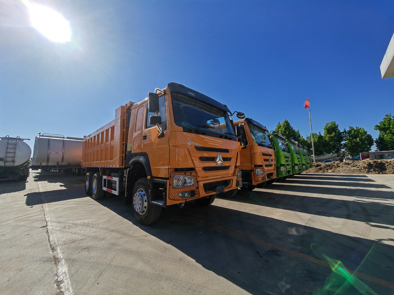 Sinotrack HOWO 6x4 Dump Truck Click for Discount - Camião basculante: foto 1 Sinotrack HOWO 6x4 Dump Truck Click for Discount - Camião basculante: foto 1