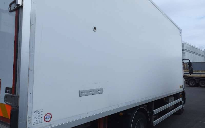 Camion Porteur FRIGO 14 TONNES 250 CV HAYON CARROSSERIE KLEGE MONO TEMP GROUPE CARRIER SUPRA 85 - Camião frigorífico: foto 3 Camion Porteur FRIGO 14 TONNES 250 CV HAYON CARROSSERIE KLEGE MONO TEMP GROUPE CARRIER SUPRA 85 - Camião frigorífico: foto 3