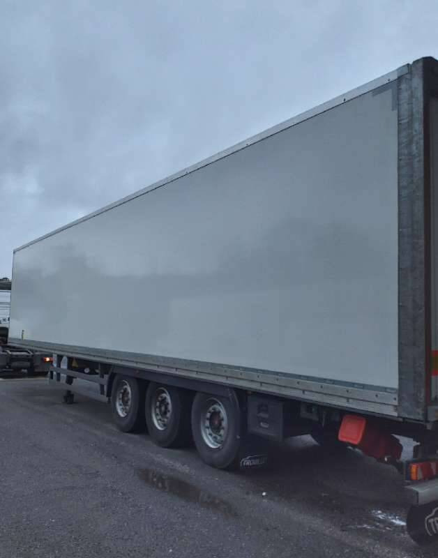 Semi-remorque 3 Essieux SEMI RECONDITONNEE -38 TONNES PORTE RELEVANTE - Semi-reboque furgão: foto 1 Semi-remorque 3 Essieux SEMI RECONDITONNEE -38 TONNES PORTE RELEVANTE - Semi-reboque furgão: foto 1