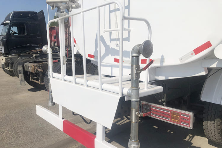 Howo Water Tanker Truck for Sale in Guyana - Caminhão tanque: foto 4 Howo Water Tanker Truck for Sale in Guyana - Caminhão tanque: foto 4
