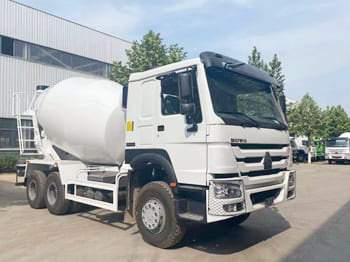 SINOTRUK Cement Mixer Truck for Sale in Zambia - Camião betoneira: foto 2 SINOTRUK Cement Mixer Truck for Sale in Zambia - Camião betoneira: foto 2