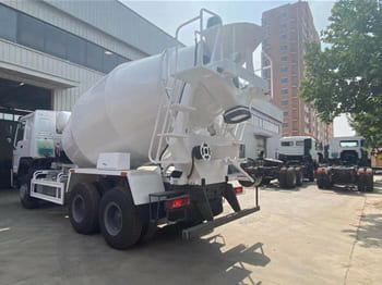 SINOTRUK Cement Mixer Truck for Sale in Zambia - Camião betoneira: foto 3 SINOTRUK Cement Mixer Truck for Sale in Zambia - Camião betoneira: foto 3
