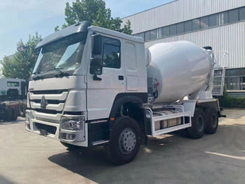 SINOTRUK Cement Mixer Truck for Sale in Zambia - Camião betoneira: foto 1 SINOTRUK Cement Mixer Truck for Sale in Zambia - Camião betoneira: foto 1