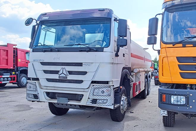 SINOTRUK Howo 400 Diesel Tanker Truck for Sale in Nigeria - Caminhão tanque: foto 2 SINOTRUK Howo 400 Diesel Tanker Truck for Sale in Nigeria - Caminhão tanque: foto 2
