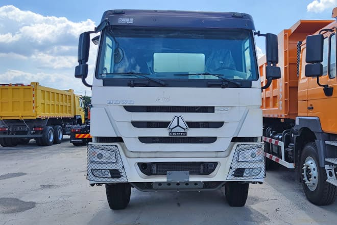 SINOTRUK Howo 400 Diesel Tanker Truck for Sale in Nigeria - Caminhão tanque: foto 3 SINOTRUK Howo 400 Diesel Tanker Truck for Sale in Nigeria - Caminhão tanque: foto 3