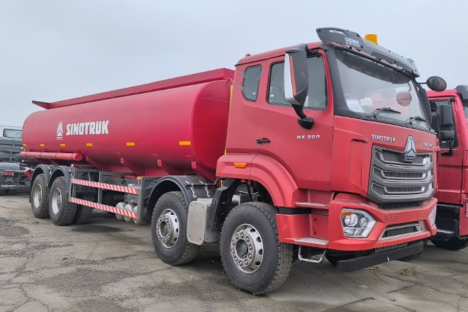 SINOTRUK Howo NX380 Diesel Tanker Truck for Sale in Tanzania - Caminhão tanque: foto 1 SINOTRUK Howo NX380 Diesel Tanker Truck for Sale in Tanzania - Caminhão tanque: foto 1