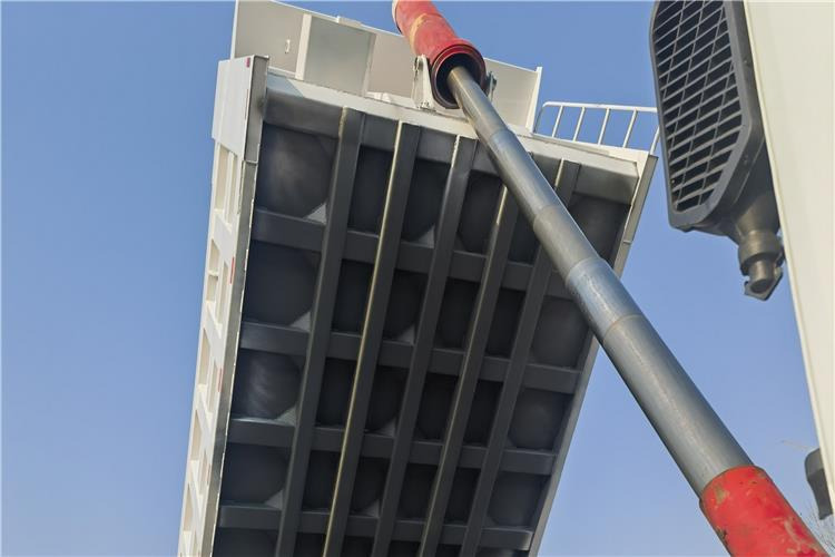 SINOTRUK Second Hand Howo 8X4 Tipper Truck Price for Sale In Ghana - Camião basculante: foto 4 SINOTRUK Second Hand Howo 8X4 Tipper Truck Price for Sale In Ghana - Camião basculante: foto 4