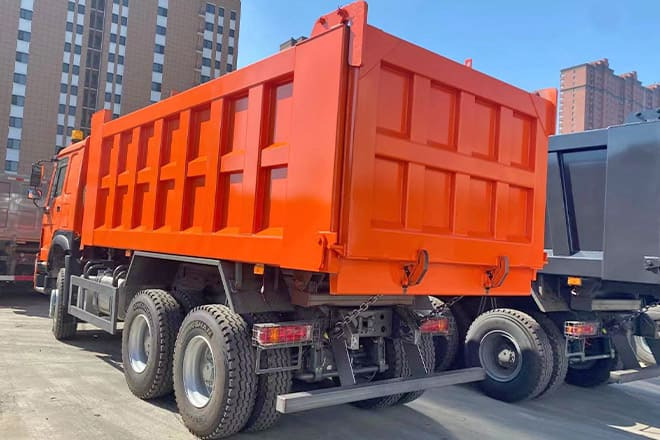 SINOTRUK Sinotruk Howo 336 6X4 Tipper for Sale in Ghana - Camião basculante: foto 2 SINOTRUK Sinotruk Howo 336 6X4 Tipper for Sale in Ghana - Camião basculante: foto 2