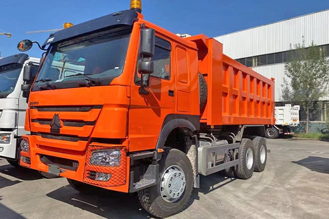 SINOTRUK Sinotruk Howo 336 6X4 Tipper for Sale in Ghana - Camião basculante: foto 1 SINOTRUK Sinotruk Howo 336 6X4 Tipper for Sale in Ghana - Camião basculante: foto 1