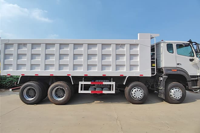 SINOTRUK Sinotruk Howo 8x4 Dump Truck for Sale in Guinea - Camião basculante: foto 3 SINOTRUK Sinotruk Howo 8x4 Dump Truck for Sale in Guinea - Camião basculante: foto 3